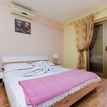 Apartments Zeljka Mundanije Bagian luar foto