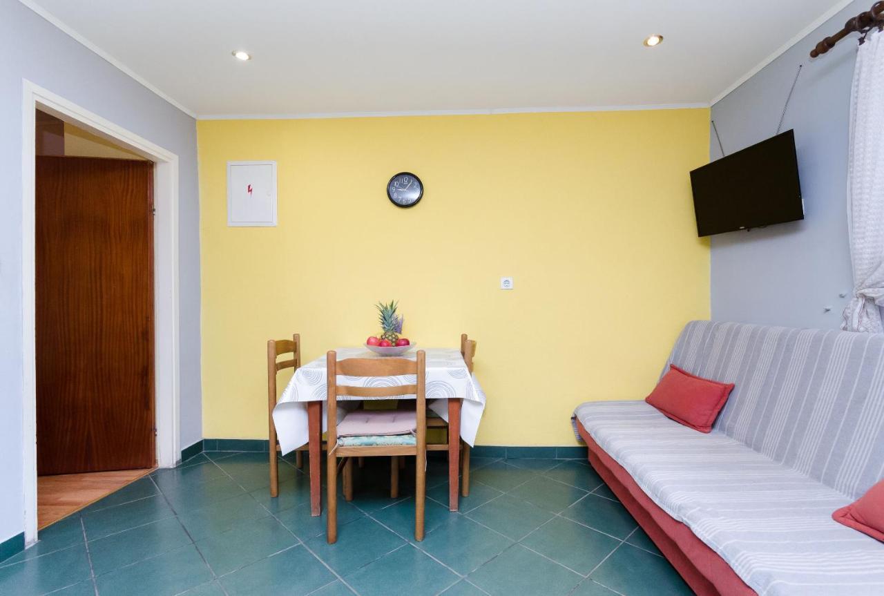 Apartments Zeljka Mundanije Bagian luar foto