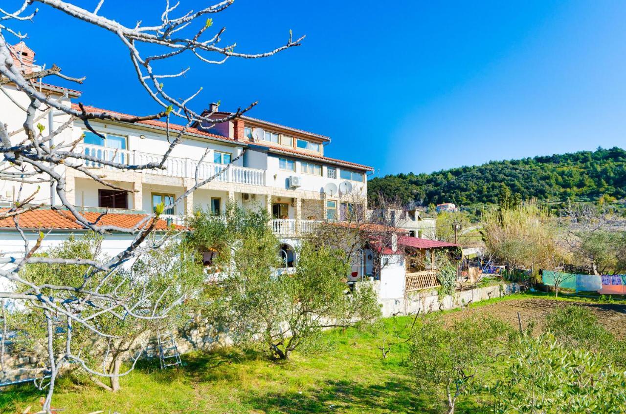 Apartments Zeljka Mundanije Bagian luar foto