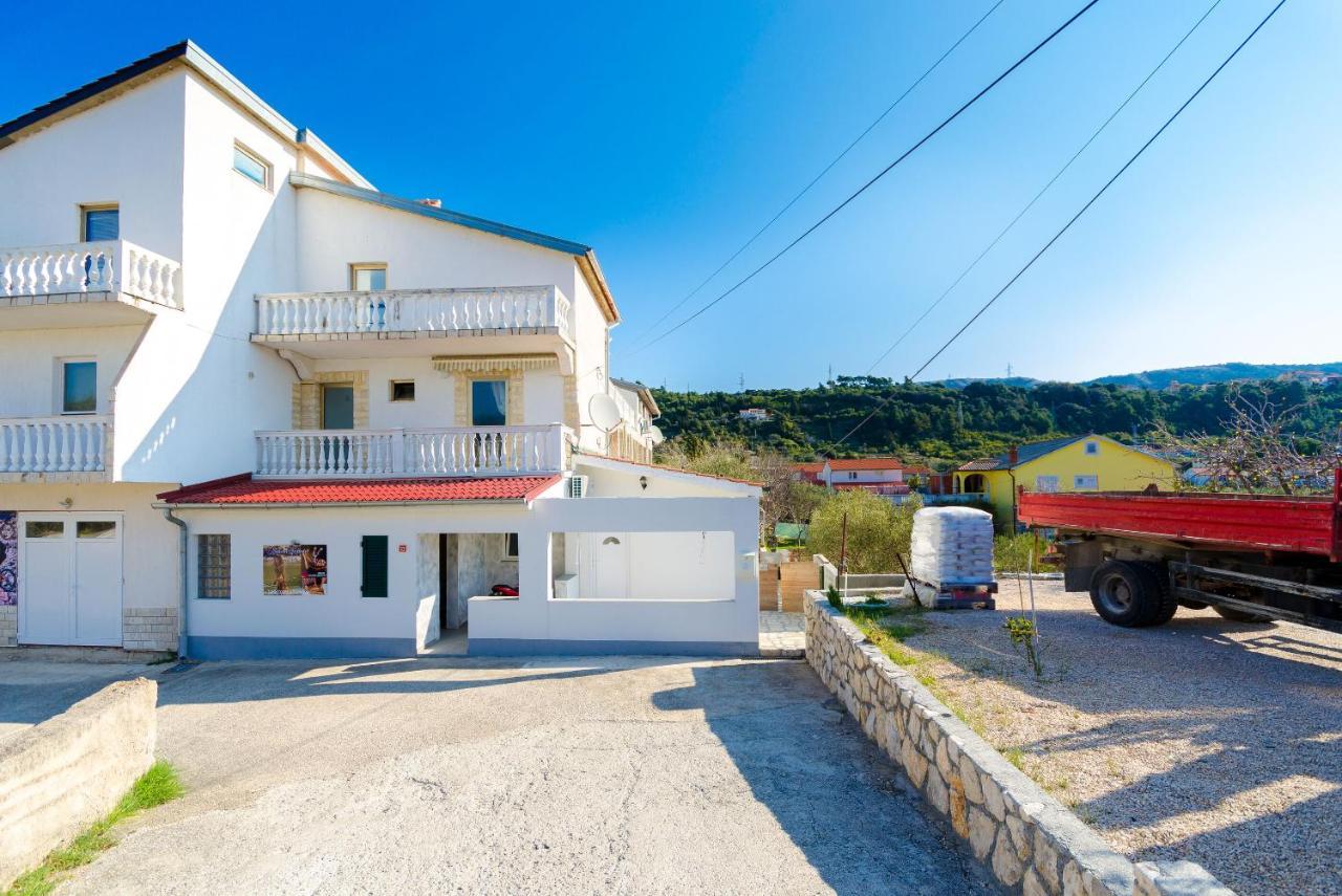 Apartments Zeljka Mundanije Bagian luar foto