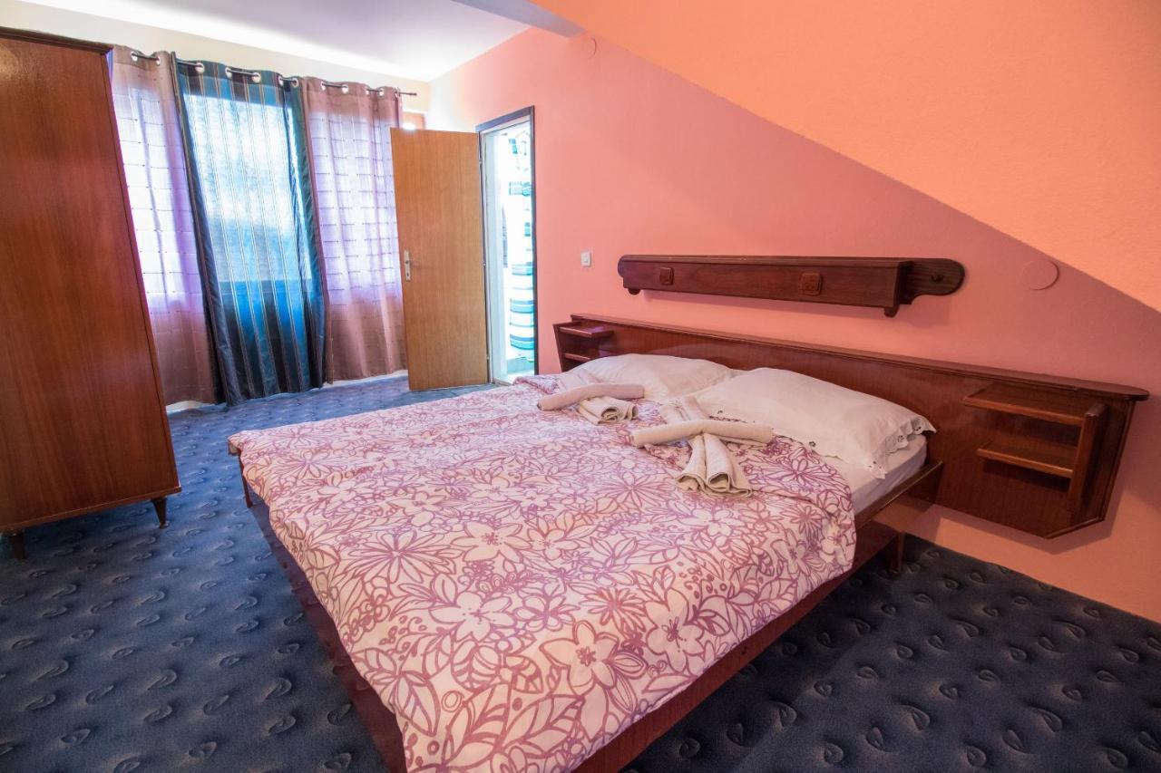 Apartments Zeljka Mundanije Bagian luar foto