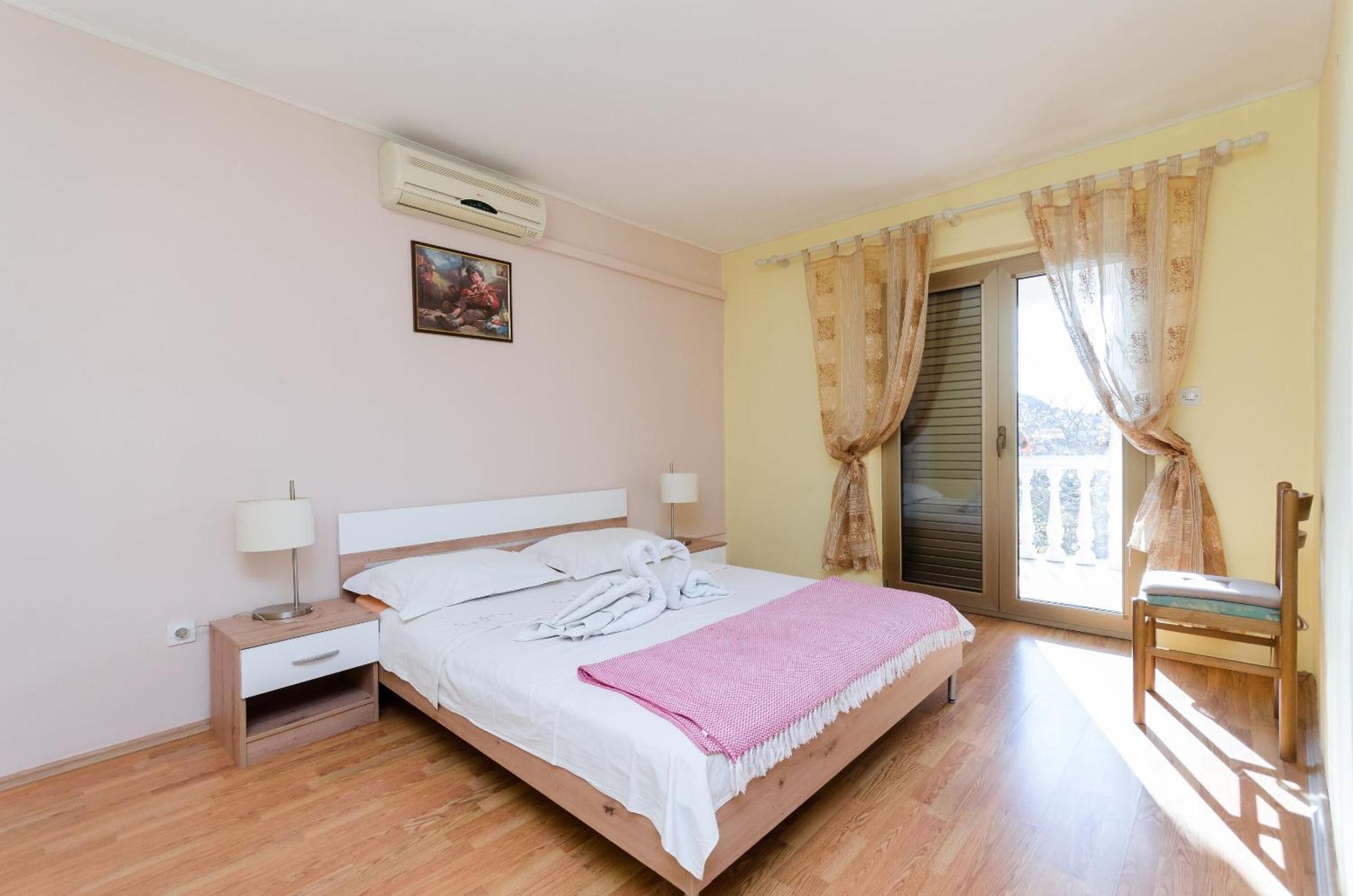 Apartments Zeljka Mundanije Bagian luar foto